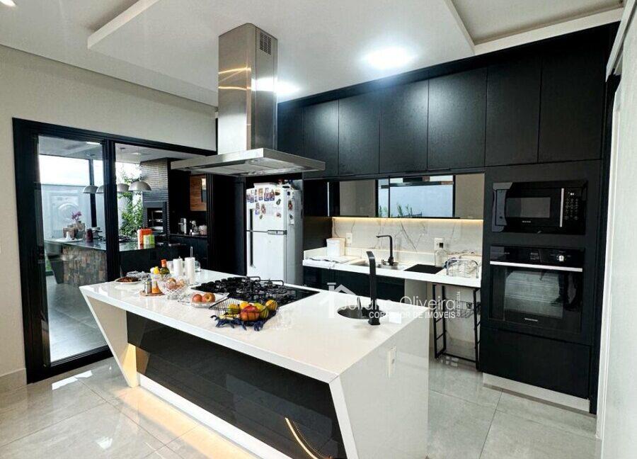 1398132a-d833-4116-80a6-d4c163075ddb