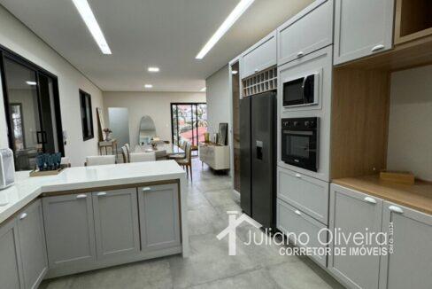 21b65e7a-e58b-4121-b813-6a19098d6f8c