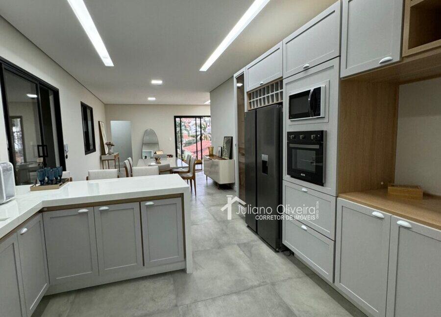 21b65e7a-e58b-4121-b813-6a19098d6f8c