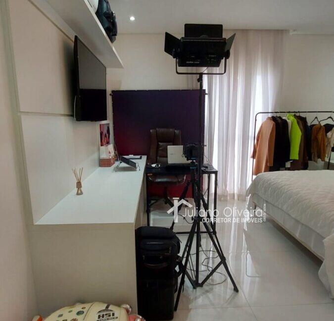 e8e55253-825a-4a8b-9ad7-23c45acb535c