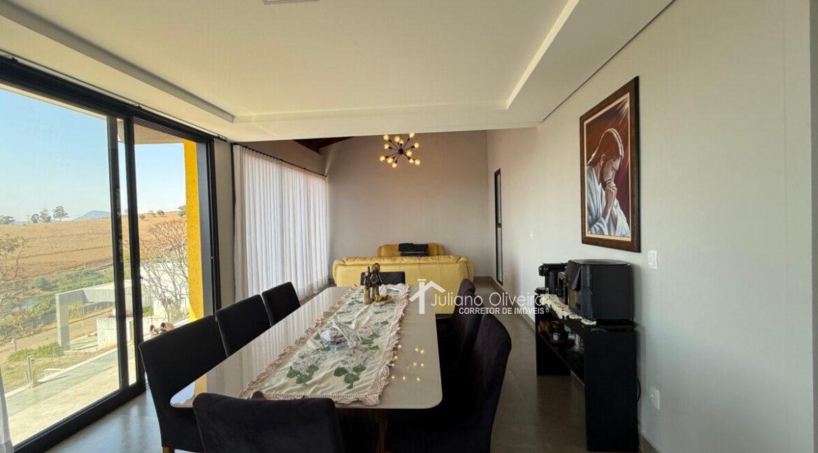 f8c500bb-c8ef-4427-bf7a-b2e912f37369