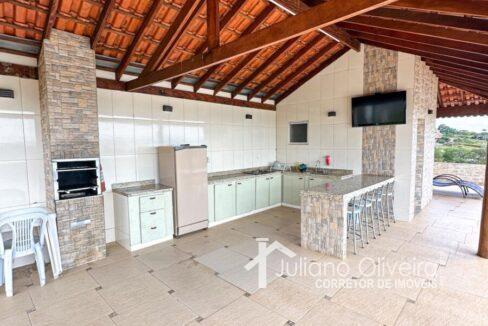 ff5e2a7b-6289-430f-a007-8d86b90f5d03