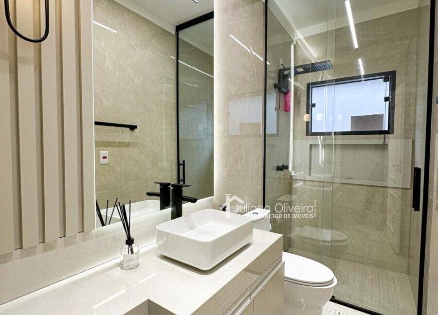 5f13cfb6-e7bf-474c-8c17-2d3ac8146489