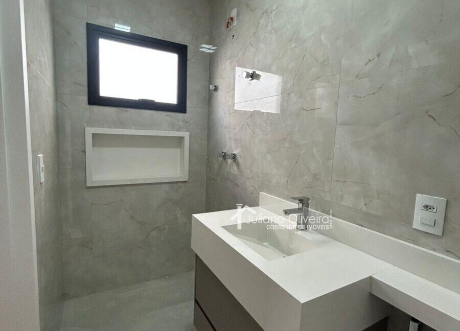 b8c136c3-dbe1-4bd0-bb03-a9157e8c21cf