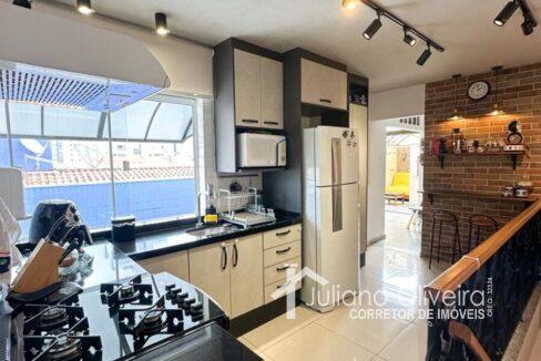 ab294d3e-cb10-4e1c-b78c-77a992aa51ba